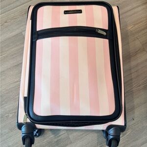 VICTORIAS SECRET CARY ON LUGGAGE